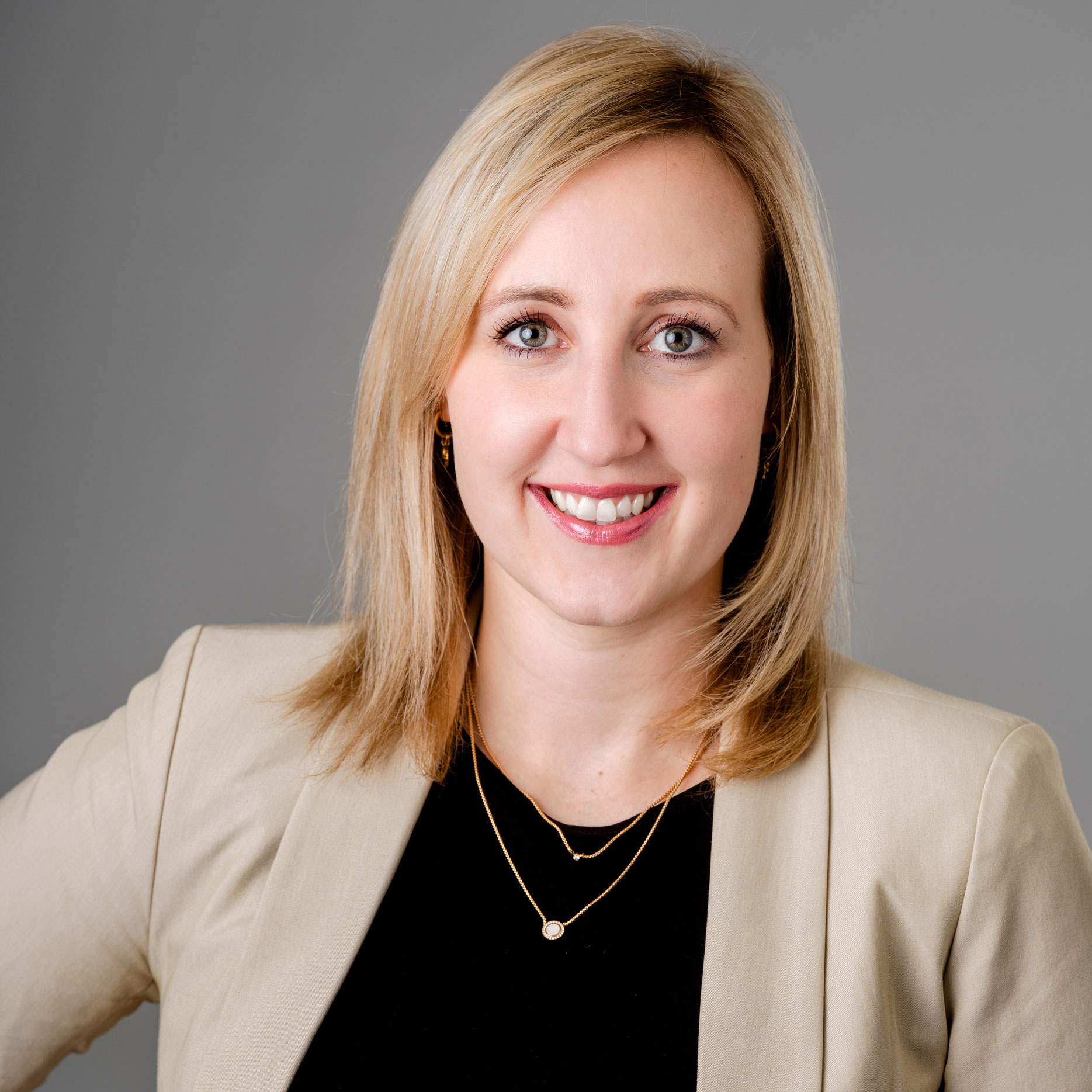 Portrait von Jennifer Röhler, Pflegeberaterin bei Valentcura